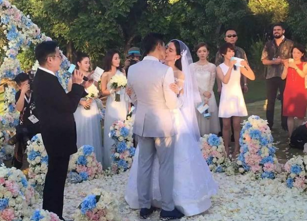 農村電商離“隆詩”婚禮還有多遠